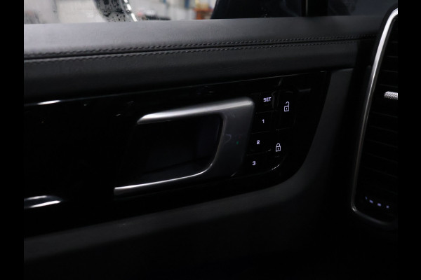 Porsche Cayenne 3.0 E-Hybrid [LUCHTVERING, SCHUIFKANTELDAK, MEMORY SEATS, ADAPTIVE CRUISE CONTROL, APPLE CARPLAY, HUD, BOSE, 360 CAMERA, PDC V+A, CLIMATE CONTROL]