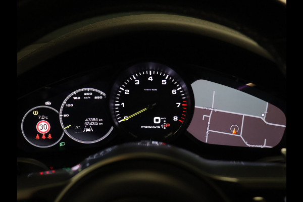 Porsche Cayenne 3.0 E-Hybrid [LUCHTVERING, SCHUIFKANTELDAK, MEMORY SEATS, ADAPTIVE CRUISE CONTROL, APPLE CARPLAY, HUD, BOSE, 360 CAMERA, PDC V+A, CLIMATE CONTROL]