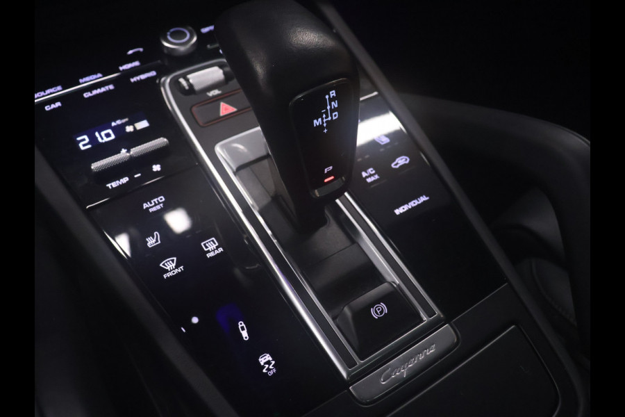 Porsche Cayenne 3.0 E-Hybrid [LUCHTVERING, SCHUIFKANTELDAK, MEMORY SEATS, ADAPTIVE CRUISE CONTROL, APPLE CARPLAY, HUD, BOSE, 360 CAMERA, PDC V+A, CLIMATE CONTROL]