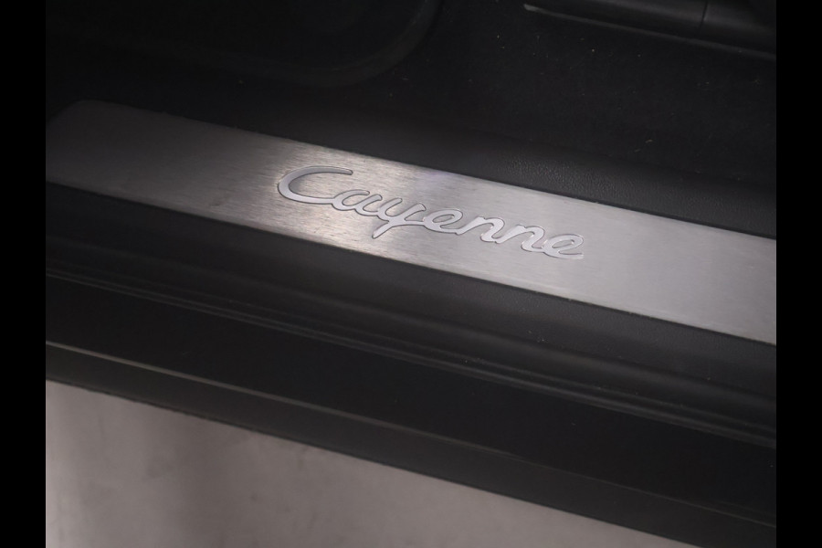 Porsche Cayenne 3.0 E-Hybrid [LUCHTVERING, SCHUIFKANTELDAK, MEMORY SEATS, ADAPTIVE CRUISE CONTROL, APPLE CARPLAY, HUD, BOSE, 360 CAMERA, PDC V+A, CLIMATE CONTROL]