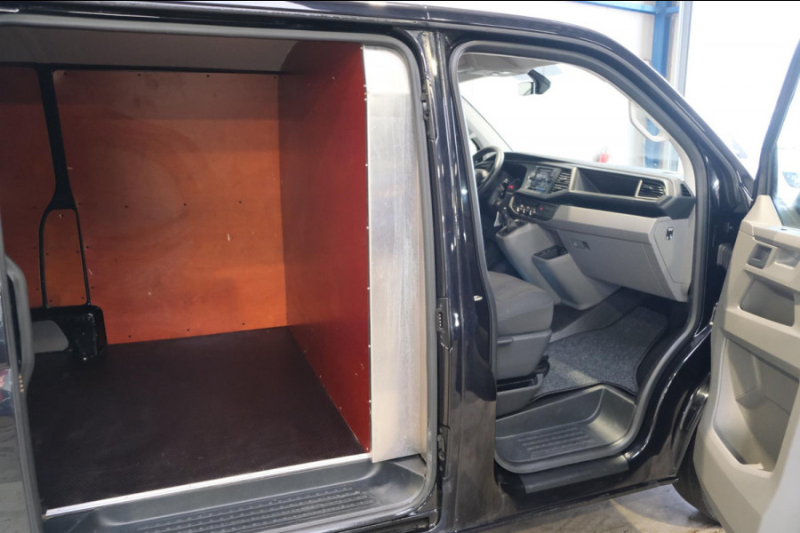 Volkswagen Transporter 2.0 TDI L2H1 28 - N.A.P. Airco, Cruise, PDC, Trekhaak.
