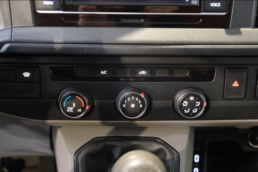 Volkswagen Transporter 2.0 TDI L2H1 28 - N.A.P. Airco, Cruise, PDC, Trekhaak.