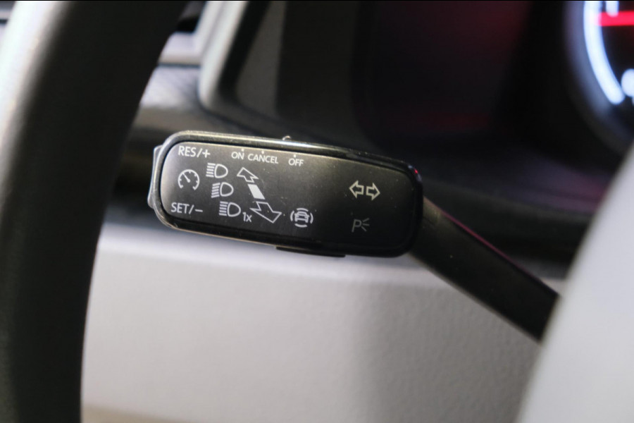 Volkswagen Transporter 2.0 TDI L2H1 28 - N.A.P. Airco, Cruise, PDC, Trekhaak.