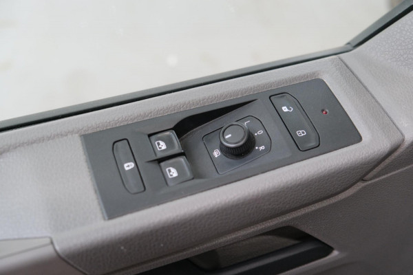 Volkswagen Transporter 2.0 TDI L2H1 28 - N.A.P. Airco, Cruise, Navi, PDC.