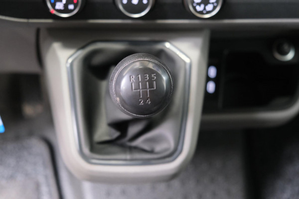 Volkswagen Transporter 2.0 TDI L2H1 28 - N.A.P. Airco, Cruise, Navi, PDC.