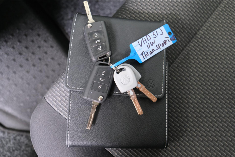 Volkswagen Transporter 2.0 TDI L2H1 28 - N.A.P. Airco, Cruise, Navi, PDC.