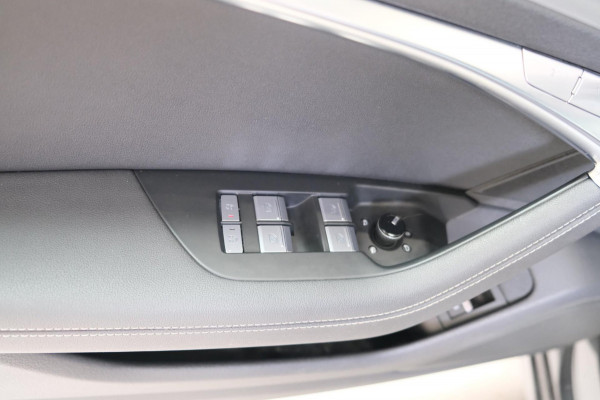 Audi A6 Avant 40 TDI Sport Launch edition Sport 2x S-Line - N.A.P. Airco, Cruise, Schuifdak, PDC, Navi, Trekhaak.