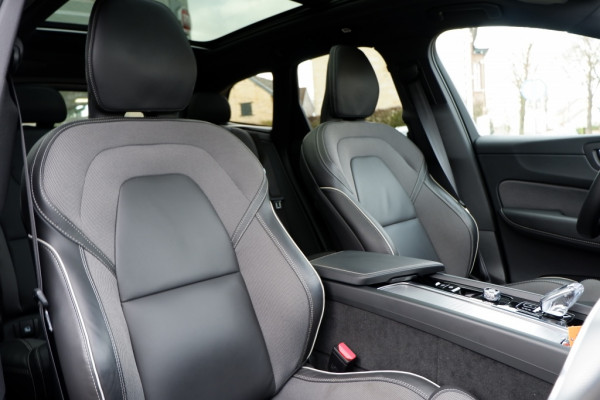 Volvo XC60 2.0 T6 AWD + Dark / Rijklaar prijs / Full option