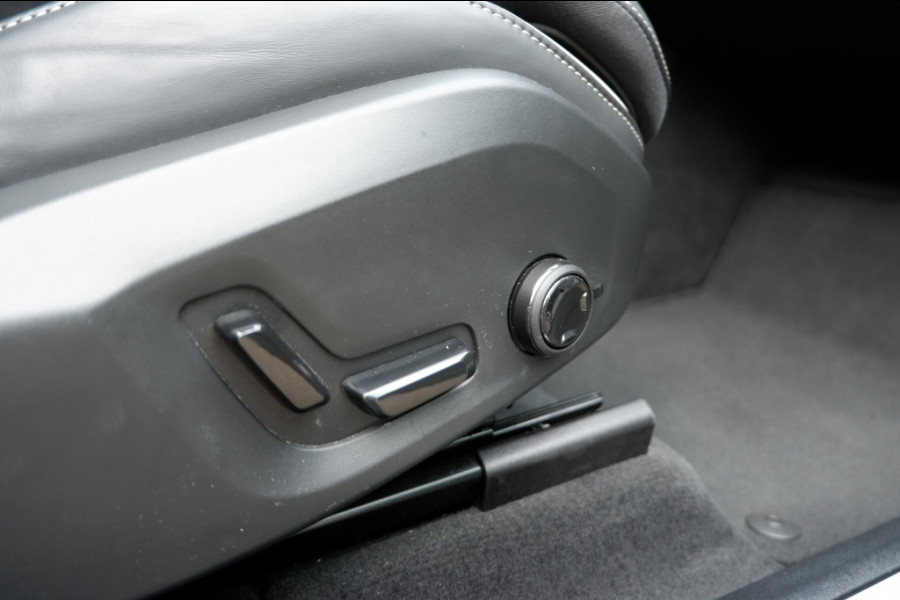 Volvo XC60 2.0 T6 AWD + Dark / Rijklaar prijs / Full option