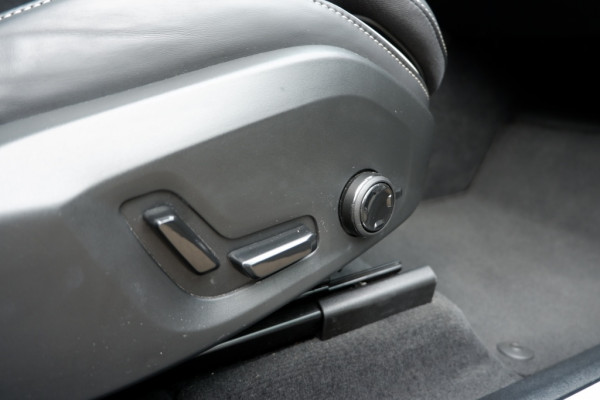 Volvo XC60 2.0 T6 AWD + Dark / Rijklaar prijs / Full option