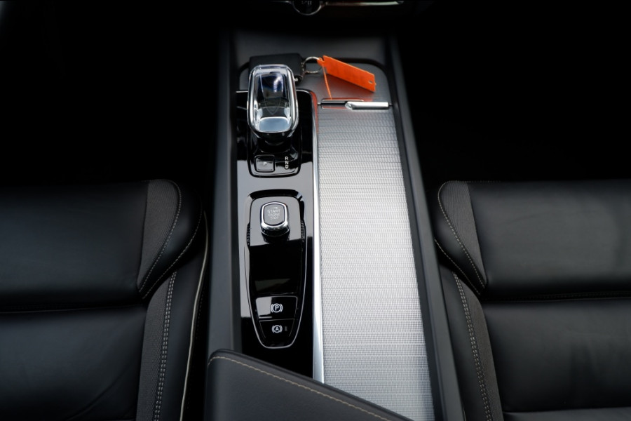 Volvo XC60 2.0 T6 AWD + Dark / Rijklaar prijs / Full option