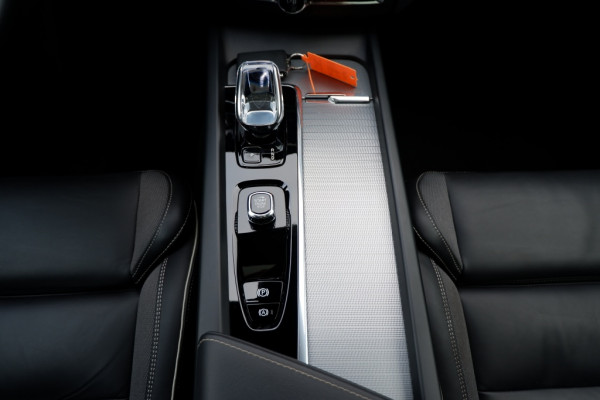 Volvo XC60 2.0 T6 AWD + Dark / Rijklaar prijs / Full option