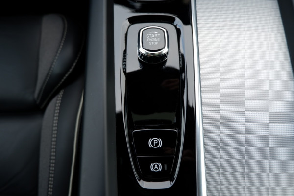 Volvo XC60 2.0 T6 AWD + Dark / Rijklaar prijs / Full option