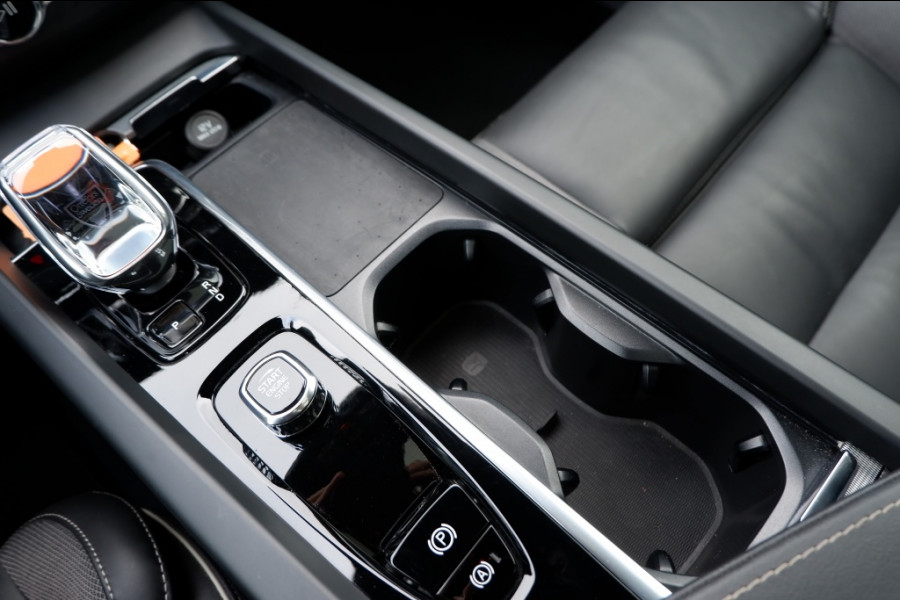 Volvo XC60 2.0 T6 AWD + Dark / Rijklaar prijs / Full option