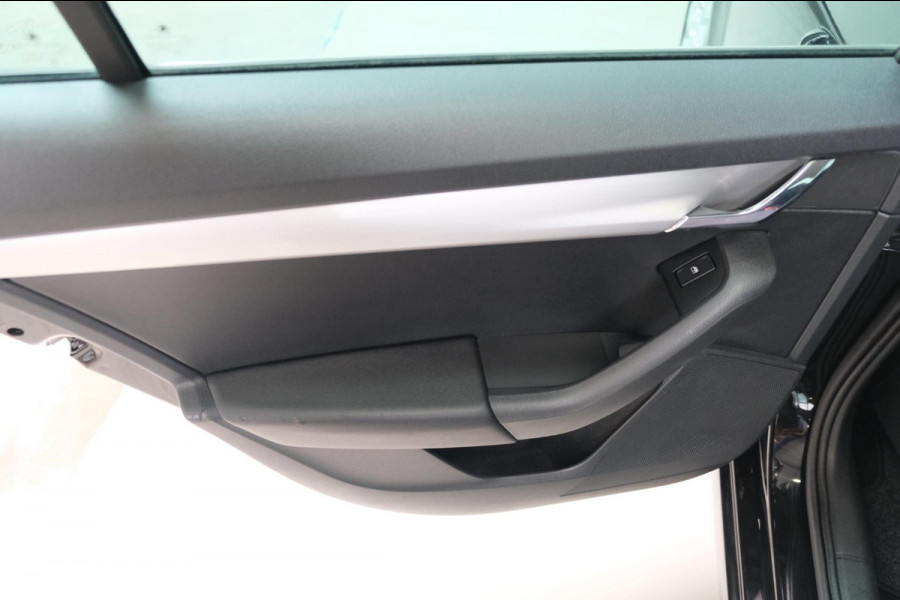 Škoda Octavia Combi 1.5 TSI Greentech Business Edition Automaat - N.A.P. Airco, Cruise, Navi, PDC.