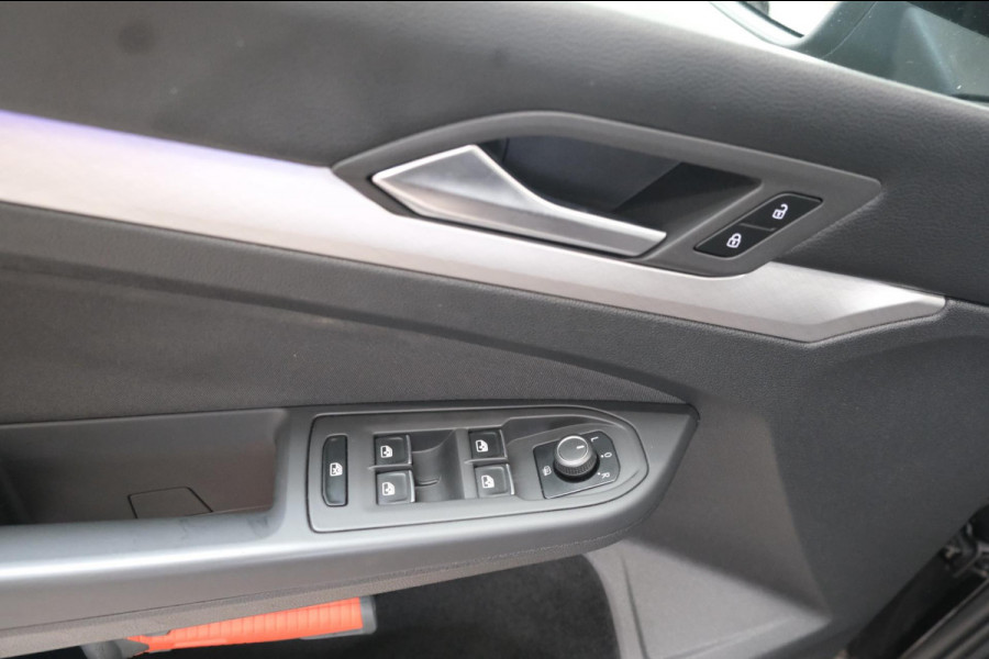Volkswagen Golf 1.0 eTSI Life Automaat - N.A.P. Airco, Cruise, PDC, Navi.