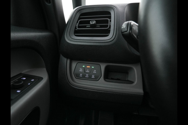 Volkswagen ID. Buzz Cargo 77 kWh [ 3-Fase ] {SOH-90%} *FULL-LED | ADAPTIVE-CRUISE | LANE-ASSIST | KEYLESS | DAB+ | CAMERA | DIGI-COCKPIT | NAVI-FULLMAP | HEATED-COMFORTSEATS | CCS-FASTLOADER | LANE-ASSIST | TOWBAR | 20"ALU*