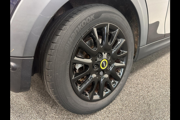 MINI Mini Electric Yours 33 kWh 136 pk Leder Harman/Kardon Navigatie Wireless Carplay Parkeersensoren VA Cruise Control Stoelverwarming Full Led Climate Control