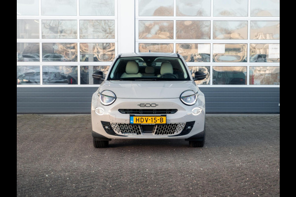 Fiat 600 1.2 Hybrid La Prima | Automaat | PDC | Adapt. Cruise | Clima | Apple Carplay | Stoelverwarming | Keyless | BSM | 18" | Camera