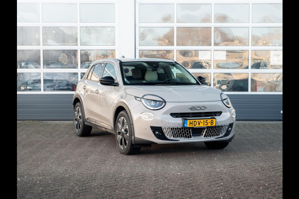 Fiat 600 1.2 Hybrid La Prima | Automaat | PDC | Adapt. Cruise | Clima | Apple Carplay | Stoelverwarming | Keyless | BSM | 18" | Camera