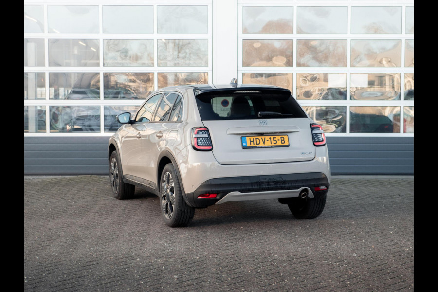 Fiat 600 1.2 Hybrid La Prima | Automaat | PDC | Adapt. Cruise | Clima | Apple Carplay | Stoelverwarming | Keyless | BSM | 18" | Camera