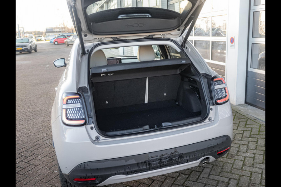 Fiat 600 1.2 Hybrid La Prima | Automaat | PDC | Adapt. Cruise | Clima | Apple Carplay | Stoelverwarming | Keyless | BSM | 18" | Camera