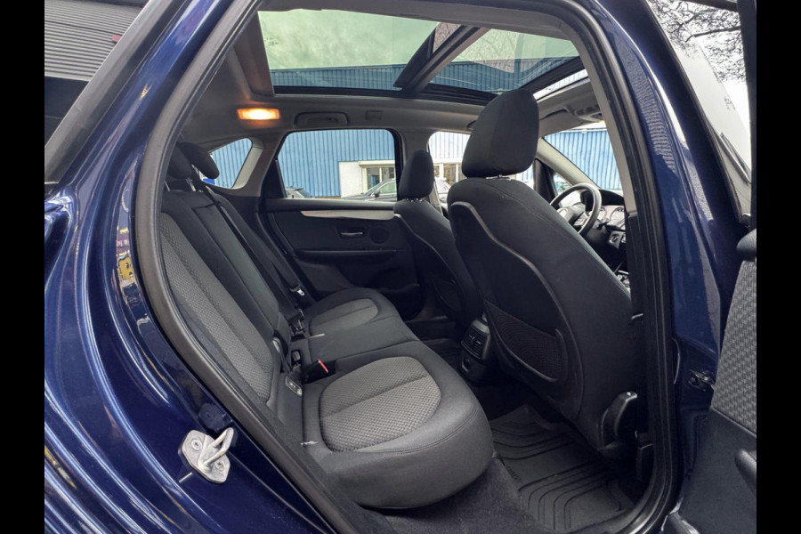 BMW 2 Serie Active Tourer 216i Advantage - Panorama dak I Navigatie I Airco I PDC /Achteruitrij camera I Sport velgen I Dealer ond