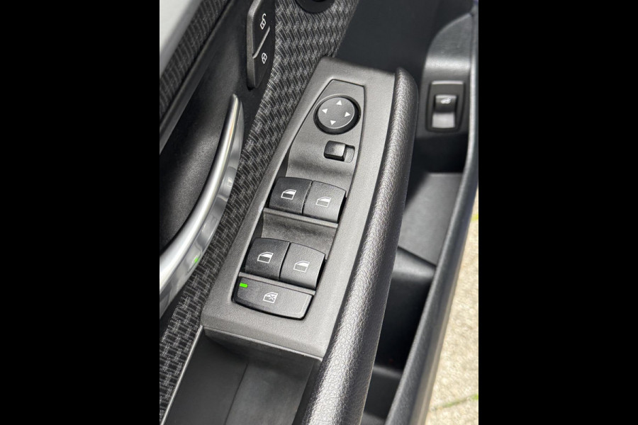 BMW 2 Serie Active Tourer 216i Advantage - Panorama dak I Navigatie I Airco I PDC /Achteruitrij camera I Sport velgen I Dealer ond