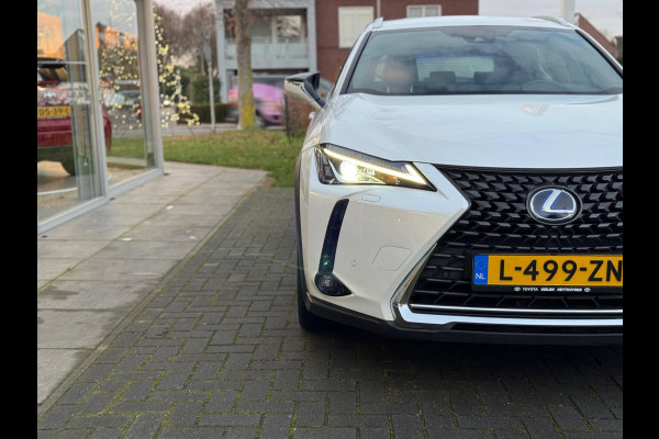 Lexus UX 250h Business Line Plus | Stoel + Stuurverwarming, Apple CarPlay/Android Auto, 17 inch, Keyless, Parkeercamera, Adaptive cruise