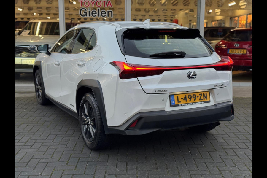 Lexus UX 250h Business Line Plus | Stoel + Stuurverwarming, Apple CarPlay/Android Auto, 17 inch, Keyless, Parkeercamera, Adaptive cruise