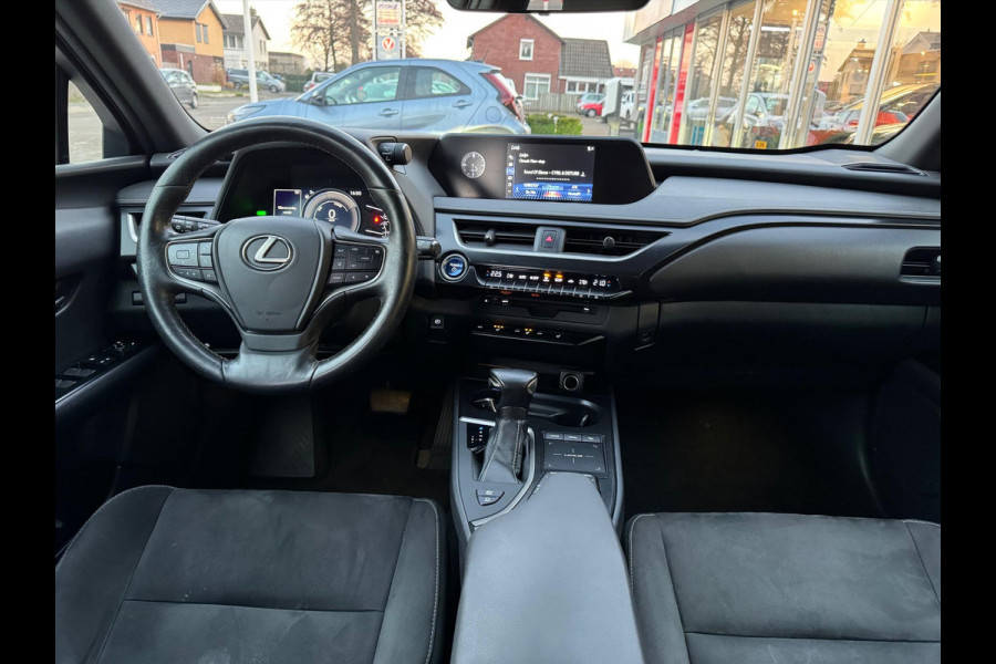 Lexus UX 250h Business Line Plus | Stoel + Stuurverwarming, Apple CarPlay/Android Auto, 17 inch, Keyless, Parkeercamera, Adaptive cruise