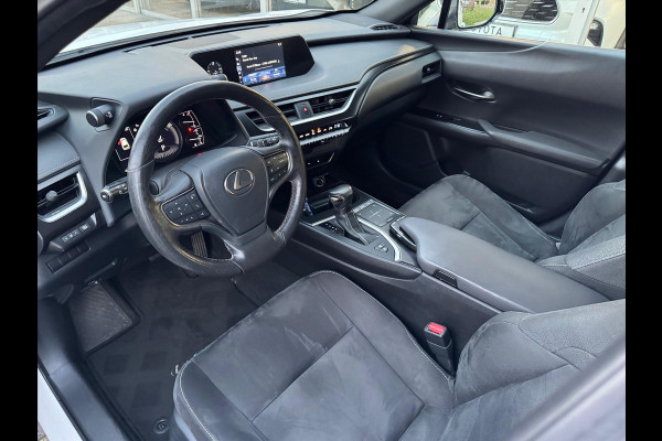 Lexus UX 250h Business Line Plus | Stoel + Stuurverwarming, Apple CarPlay/Android Auto, 17 inch, Keyless, Parkeercamera, Adaptive cruise