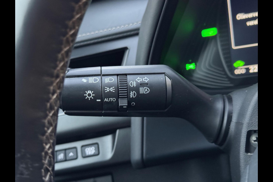 Lexus UX 250h Business Line Plus | Stoel + Stuurverwarming, Apple CarPlay/Android Auto, 17 inch, Keyless, Parkeercamera, Adaptive cruise