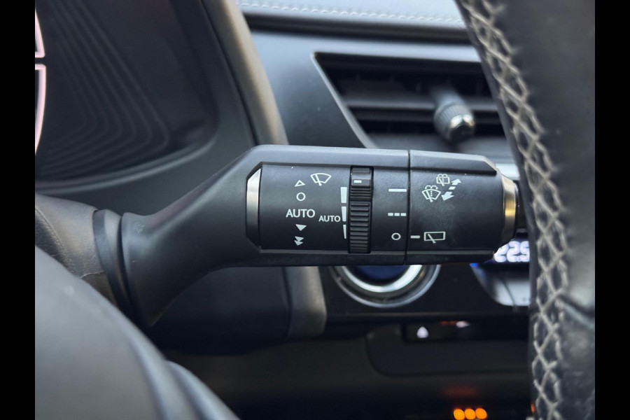 Lexus UX 250h Business Line Plus | Stoel + Stuurverwarming, Apple CarPlay/Android Auto, 17 inch, Keyless, Parkeercamera, Adaptive cruise