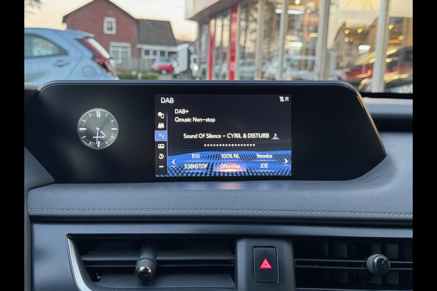 Lexus UX 250h Business Line Plus | Stoel + Stuurverwarming, Apple CarPlay/Android Auto, 17 inch, Keyless, Parkeercamera, Adaptive cruise