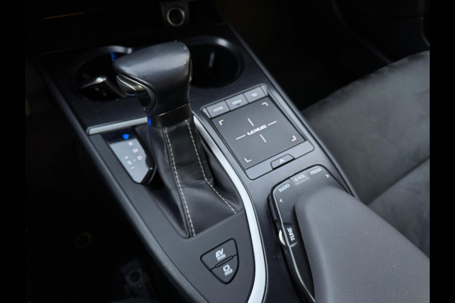 Lexus UX 250h Business Line Plus | Stoel + Stuurverwarming, Apple CarPlay/Android Auto, 17 inch, Keyless, Parkeercamera, Adaptive cruise