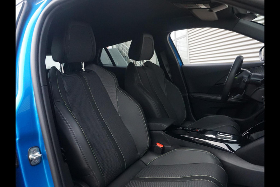 Peugeot e-2008 EV GT 54 kWh Camera pakket | 4 Seizoensbanden