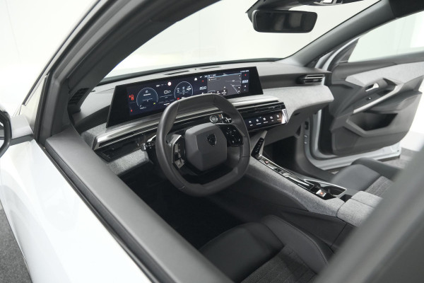 Peugeot 5008 Hybrid 136 e-DCS6 Allure | 7 Zitplaatsen | Camera | Stoelverwarming | Panoramic Navigation pack