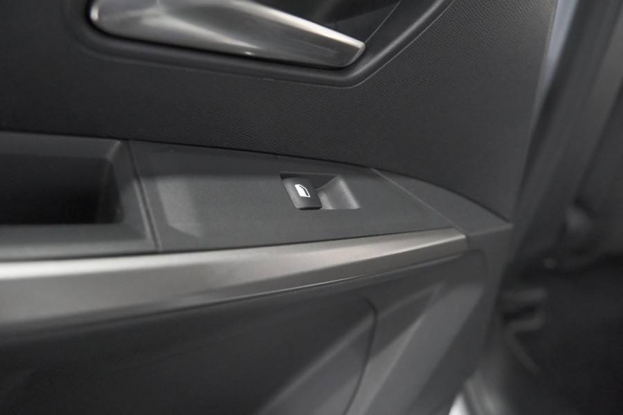 Peugeot 5008 Hybrid 136 e-DCS6 Allure | 7 Zitplaatsen | Camera | Stoelverwarming | Panoramic Navigation pack