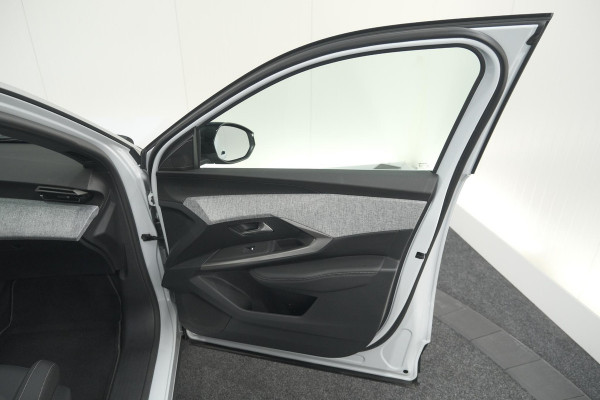 Peugeot 5008 Hybrid 136 e-DCS6 Allure | 7 Zitplaatsen | Camera | Stoelverwarming | Panoramic Navigation pack