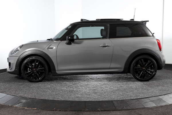 MINI Mini 1.5 Cooper Classic - Automaat Orig. NL | John Cooper Works Pakket | S/K Panodak | Dig.Cockpit | Cruise | PDC | Stoelverw. | ECC | NAV + App.Connect | LM 17" |