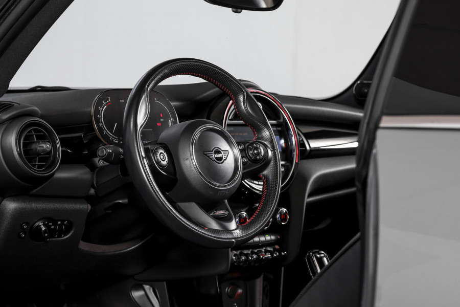 MINI Mini 1.5 Cooper Classic - Automaat Orig. NL | John Cooper Works Pakket | S/K Panodak | Dig.Cockpit | Cruise | PDC | Stoelverw. | ECC | NAV + App.Connect | LM 17" |