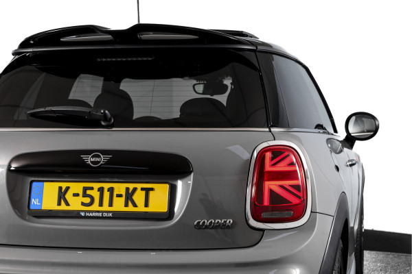 MINI Mini 1.5 Cooper Classic - Automaat Orig. NL | John Cooper Works Pakket | S/K Panodak | Dig.Cockpit | Cruise | PDC | Stoelverw. | ECC | NAV + App.Connect | LM 17" |
