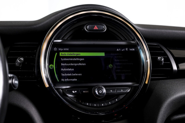 MINI Mini 1.5 Cooper Classic - Automaat Orig. NL | John Cooper Works Pakket | S/K Panodak | Dig.Cockpit | Cruise | PDC | Stoelverw. | ECC | NAV + App.Connect | LM 17" |