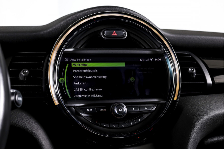 MINI Mini 1.5 Cooper Classic - Automaat Orig. NL | John Cooper Works Pakket | S/K Panodak | Dig.Cockpit | Cruise | PDC | Stoelverw. | ECC | NAV + App.Connect | LM 17" |