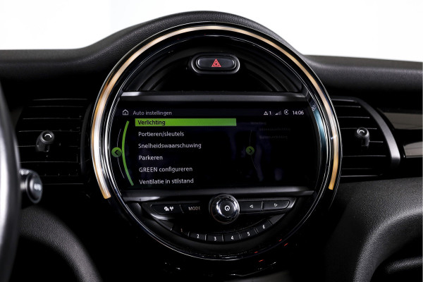 MINI Mini 1.5 Cooper Classic - Automaat Orig. NL | John Cooper Works Pakket | S/K Panodak | Dig.Cockpit | Cruise | PDC | Stoelverw. | ECC | NAV + App.Connect | LM 17" |