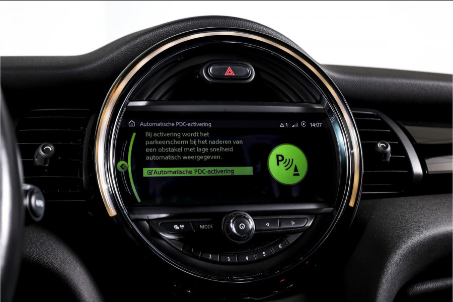 MINI Mini 1.5 Cooper Classic - Automaat Orig. NL | John Cooper Works Pakket | S/K Panodak | Dig.Cockpit | Cruise | PDC | Stoelverw. | ECC | NAV + App.Connect | LM 17" |