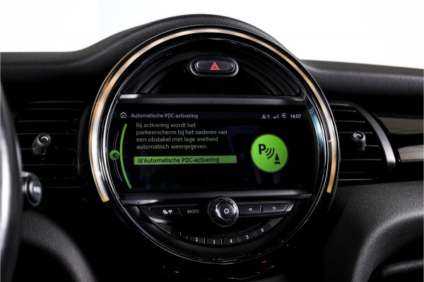 MINI Mini 1.5 Cooper Classic - Automaat Orig. NL | John Cooper Works Pakket | S/K Panodak | Dig.Cockpit | Cruise | PDC | Stoelverw. | ECC | NAV + App.Connect | LM 17" |