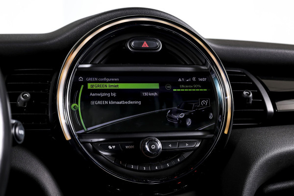 MINI Mini 1.5 Cooper Classic - Automaat Orig. NL | John Cooper Works Pakket | S/K Panodak | Dig.Cockpit | Cruise | PDC | Stoelverw. | ECC | NAV + App.Connect | LM 17" |