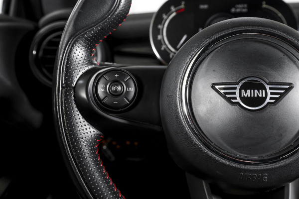 MINI Mini 1.5 Cooper Classic - Automaat Orig. NL | John Cooper Works Pakket | S/K Panodak | Dig.Cockpit | Cruise | PDC | Stoelverw. | ECC | NAV + App.Connect | LM 17" |